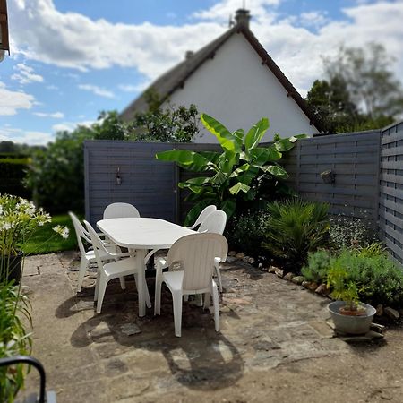 Les Abelias Bed & Breakfast Hauterive  Bagian luar foto