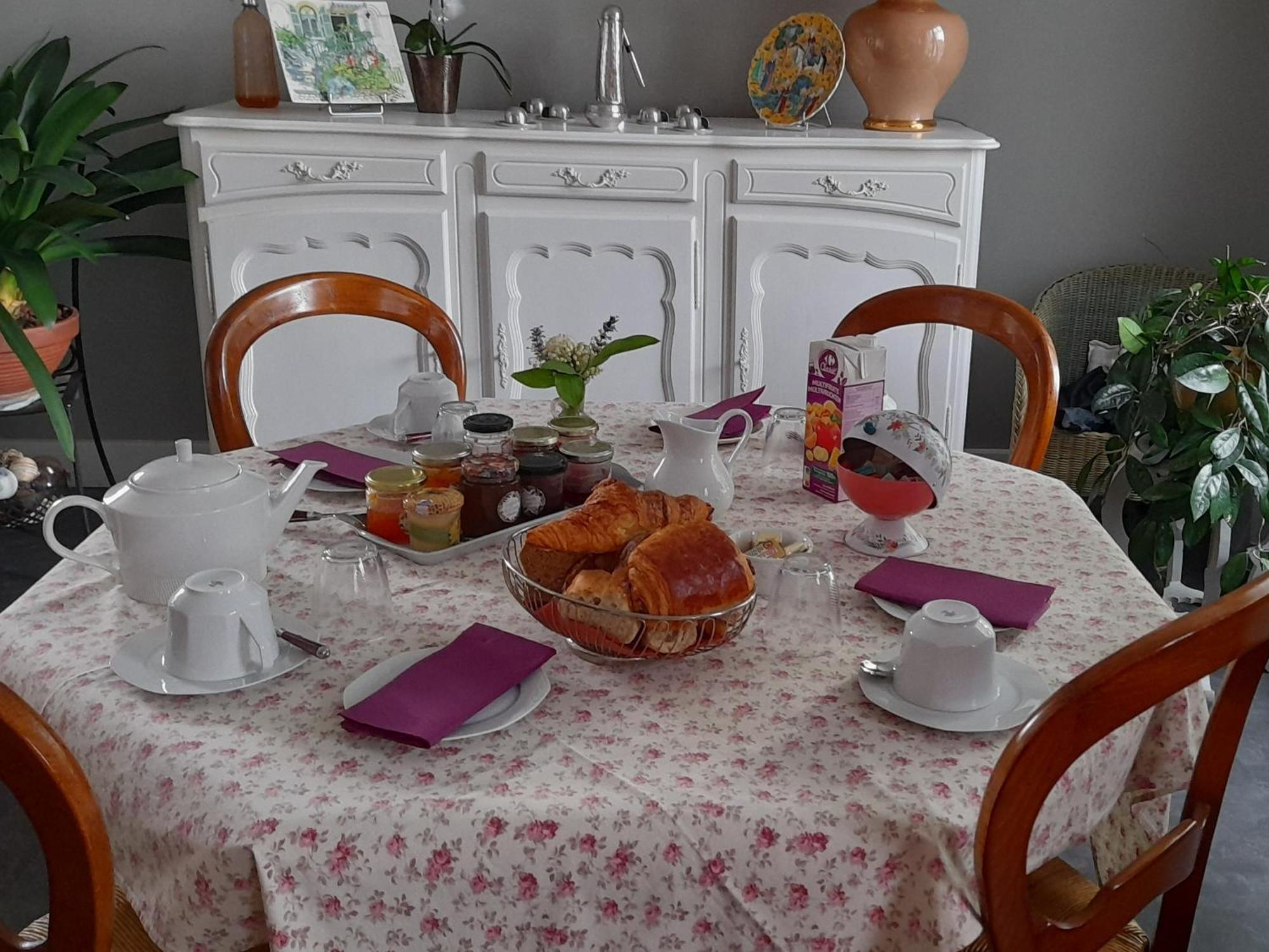 Les Abelias Bed & Breakfast Hauterive  Ruang foto