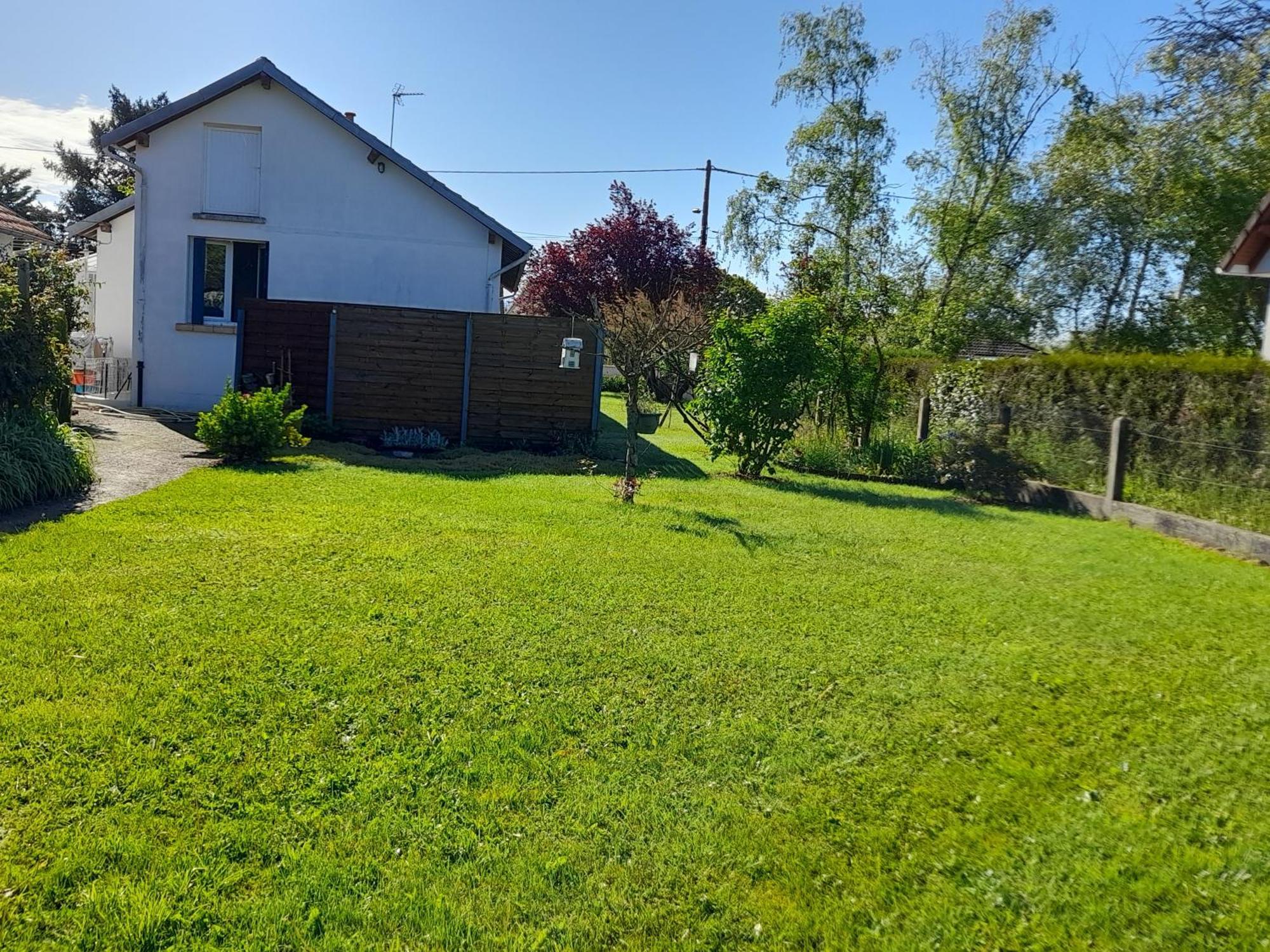 Les Abelias Bed & Breakfast Hauterive  Bagian luar foto