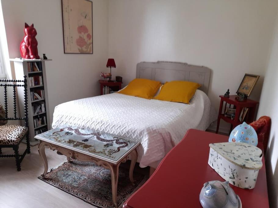 Les Abelias Bed & Breakfast Hauterive  Bagian luar foto