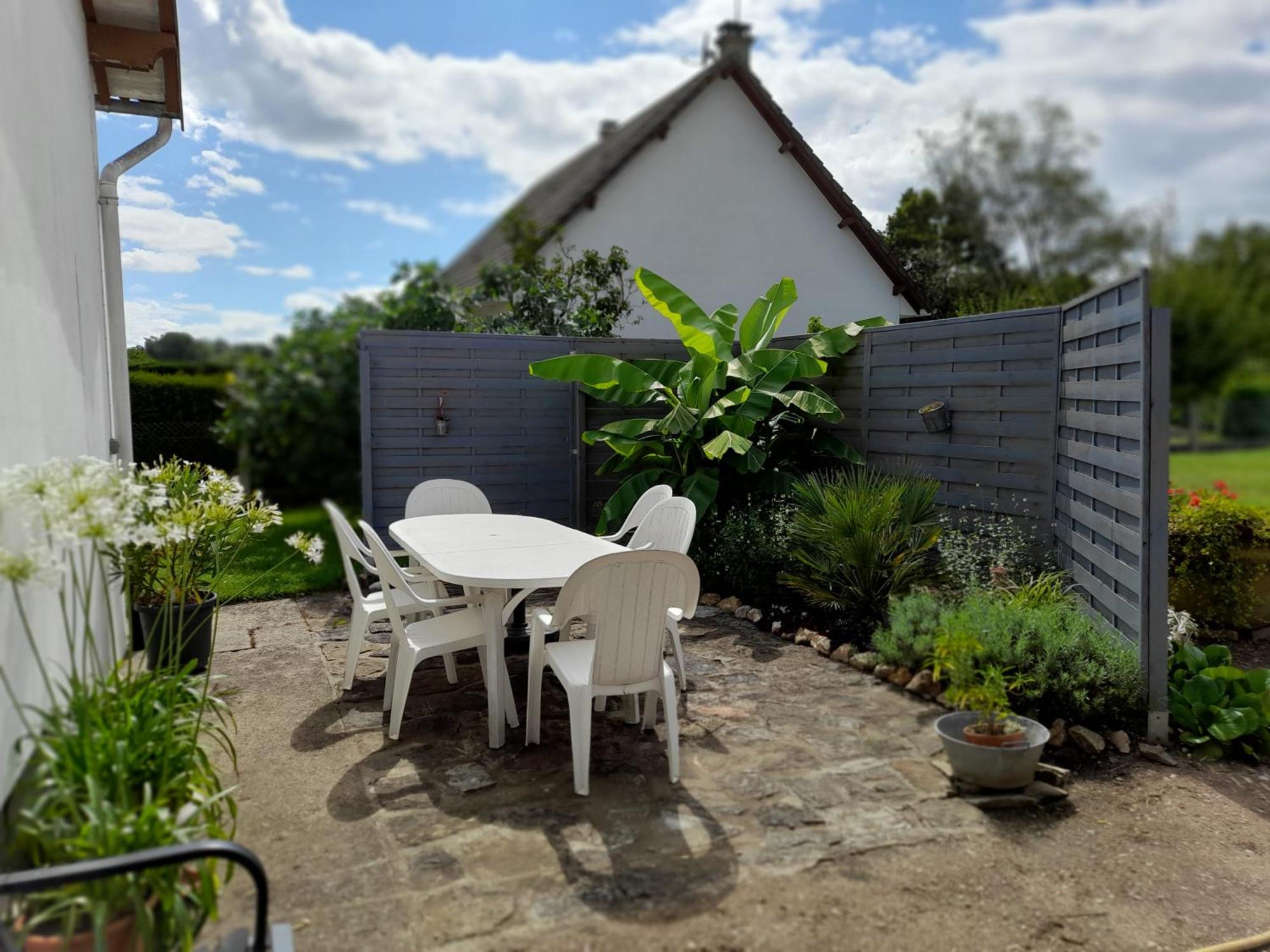 Les Abelias Bed & Breakfast Hauterive  Bagian luar foto